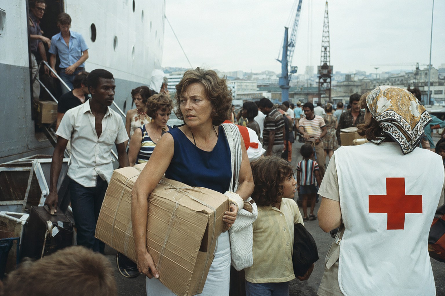 Arrivée de familles en provenance de Luanda à Marseille, 1976